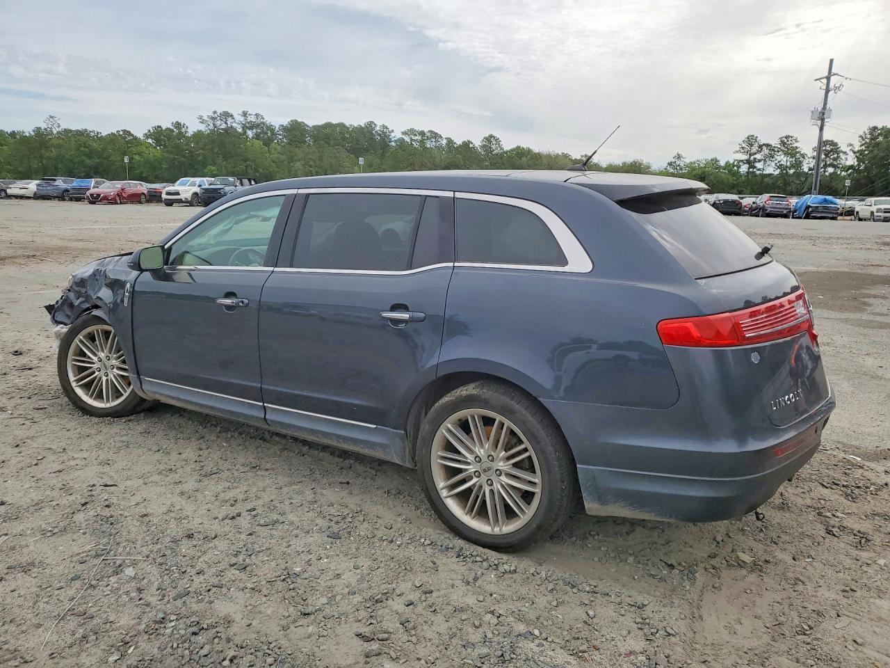 2014 Lincoln Mkt - zdjęcie 2