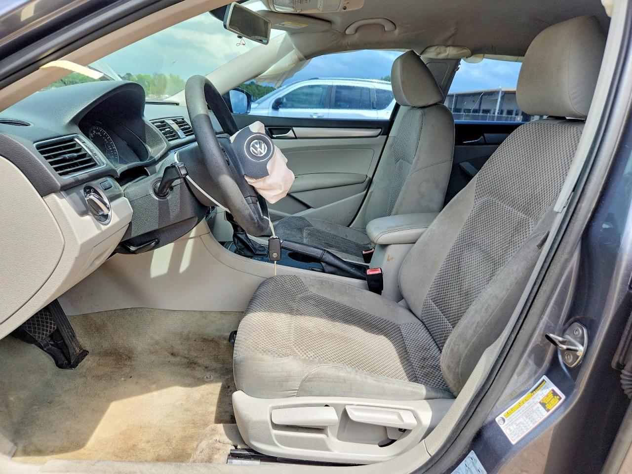 2014 Volkswagen Passat S - zdjęcie 7