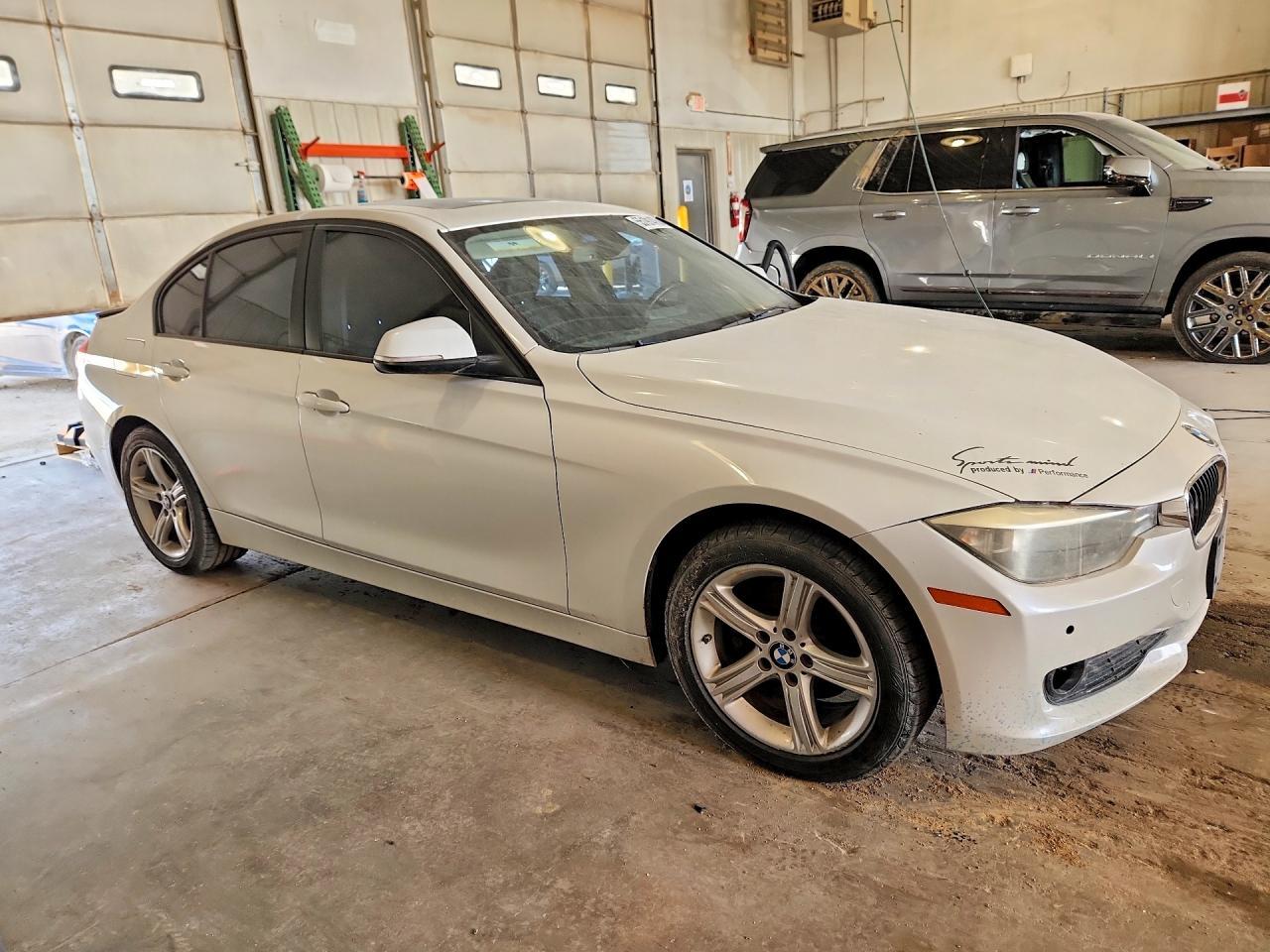 2015 BMW 320 I xDrive - zdjęcie 4