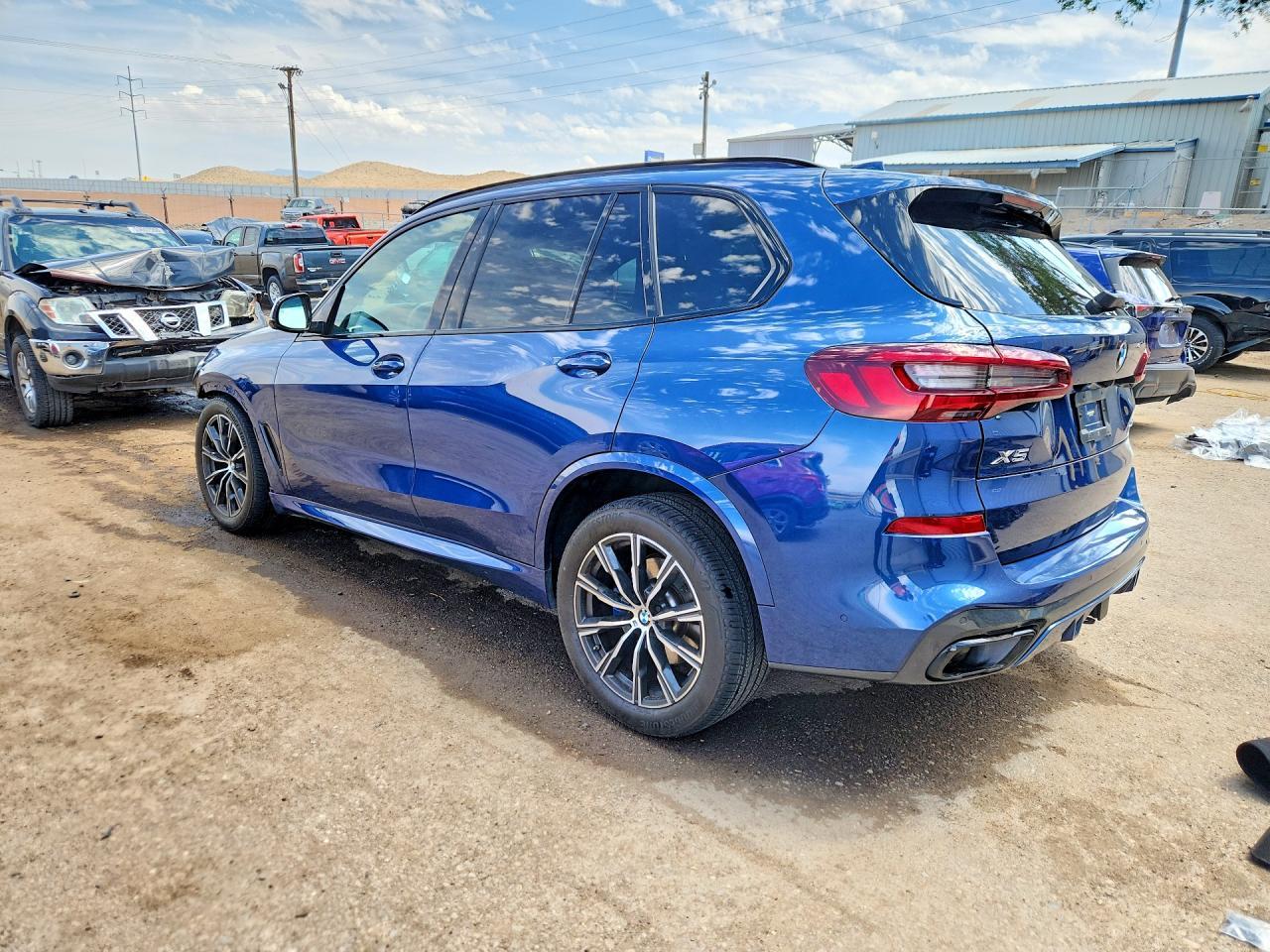 2022 BMW X5 xDrive40I - zdjęcie 2