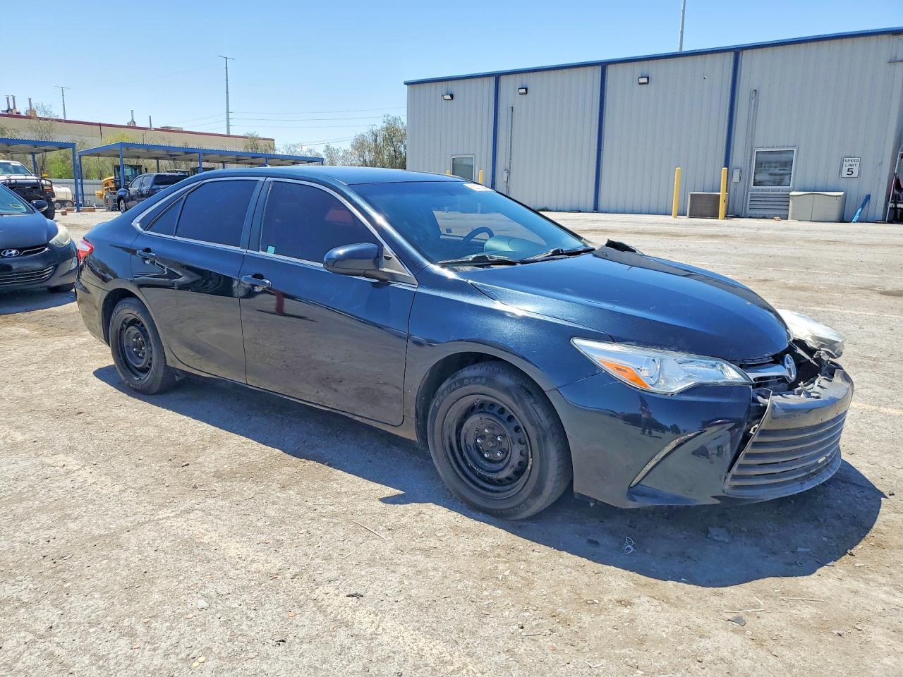 2016 Toyota Camry Le - zdjęcie 4