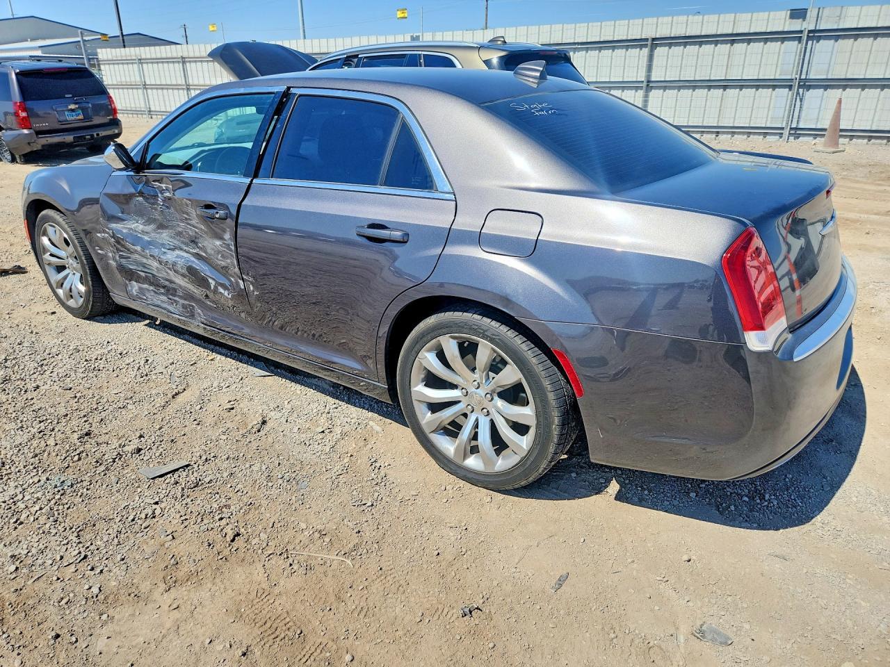 2018 Chrysler 300 Touring - zdjęcie 2