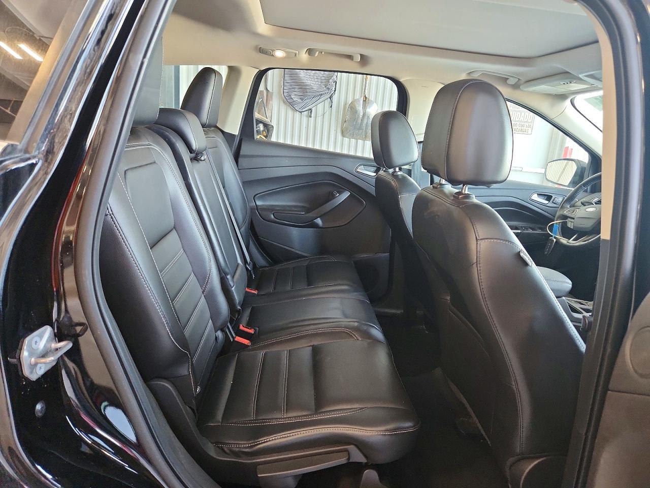 2017 Ford Escape Titanium - zdjęcie 11
