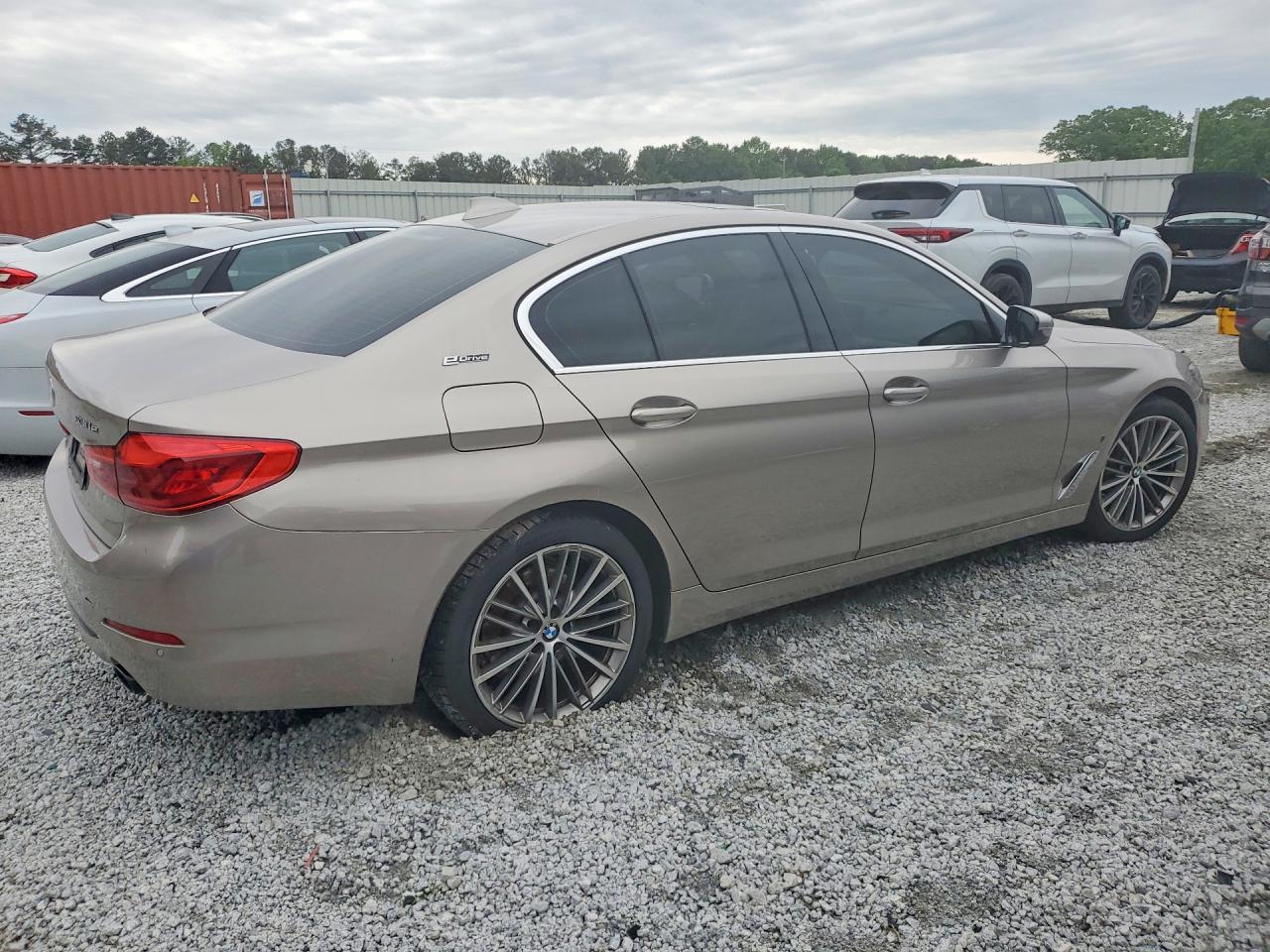 2019 BMW 530E - zdjęcie 3