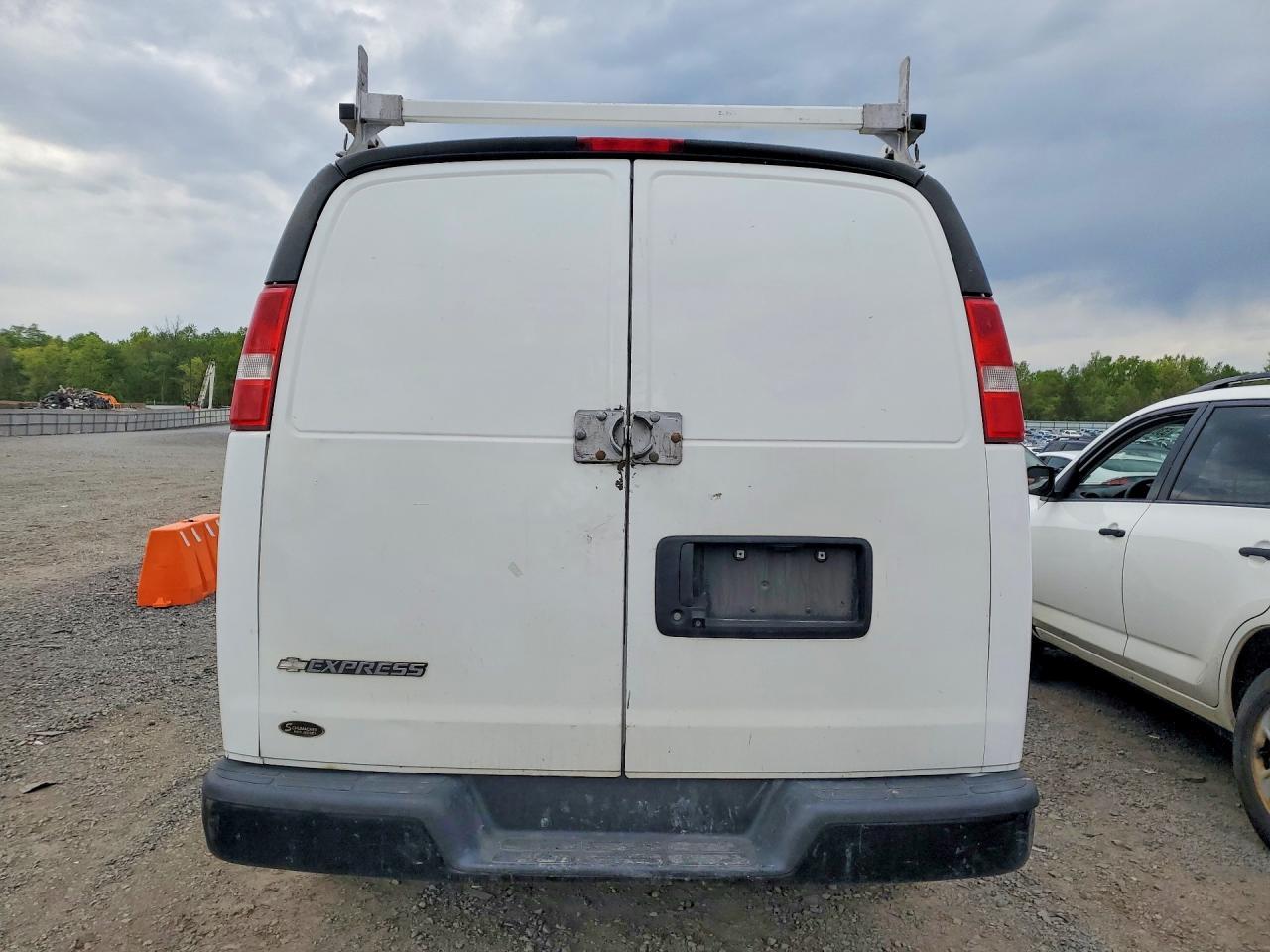 2017 Chevrolet Express G2500 - zdjęcie 6