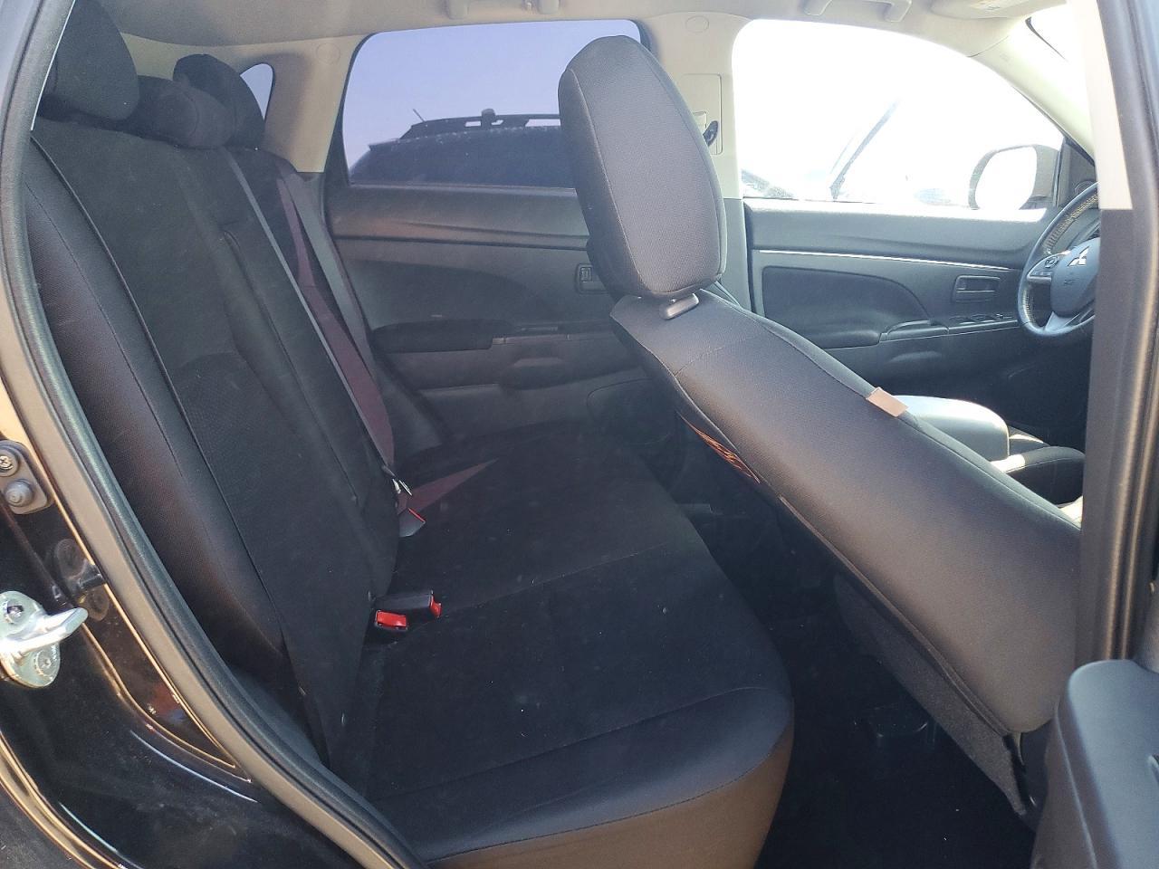 2014 Mitsubishi Outlander Sport Es - zdjęcie 10