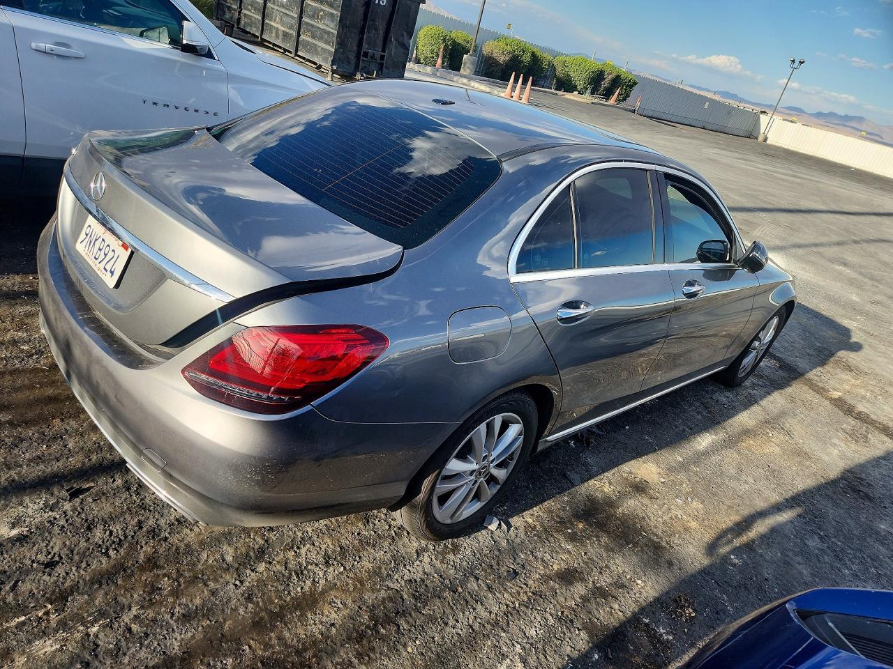 2021 Mercedes-Benz C 300 - zdjęcie 3