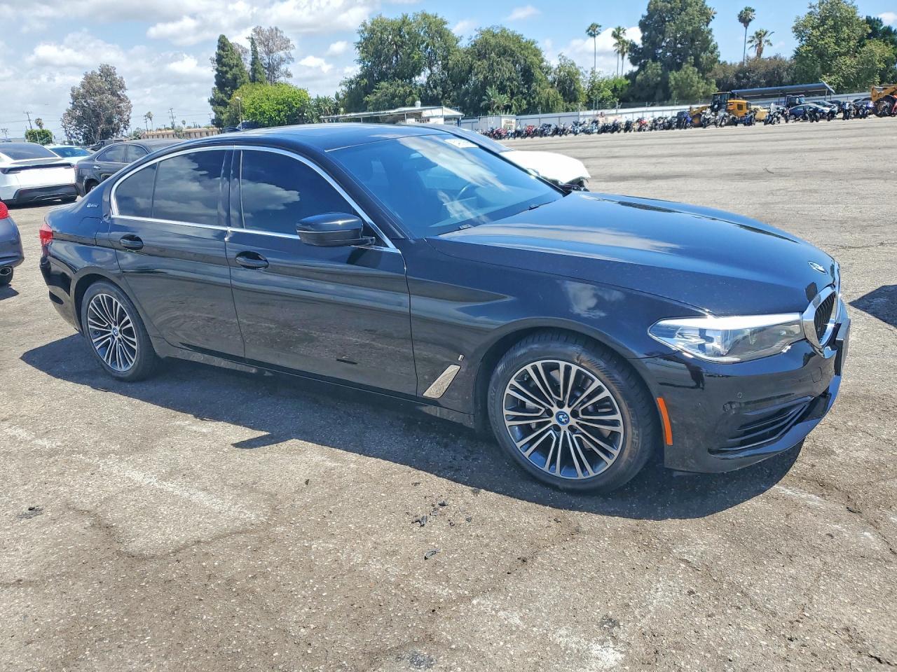 2019 BMW 530E - zdjęcie 4