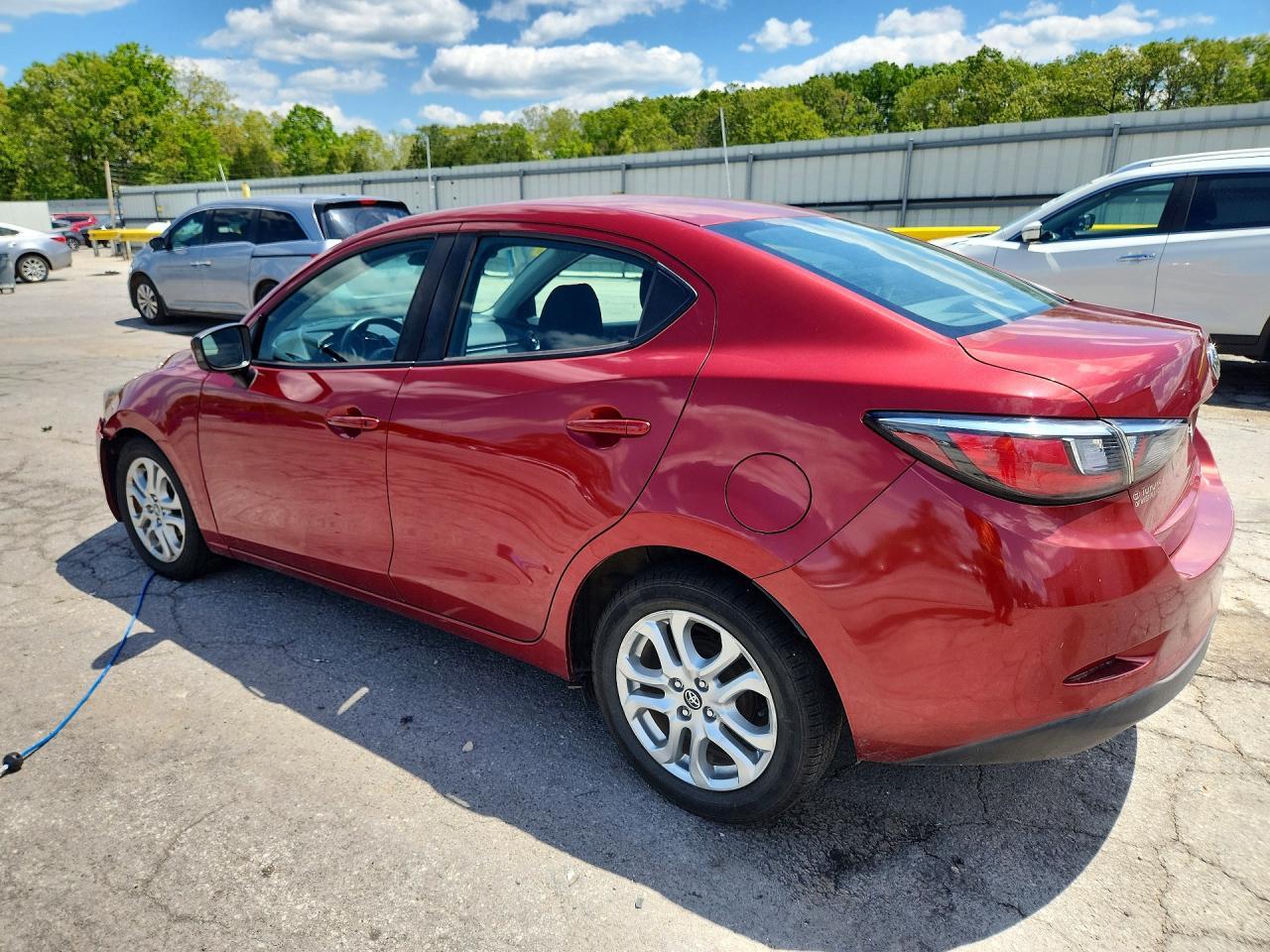 2018 Toyota Yaris Ia Base - zdjęcie 2