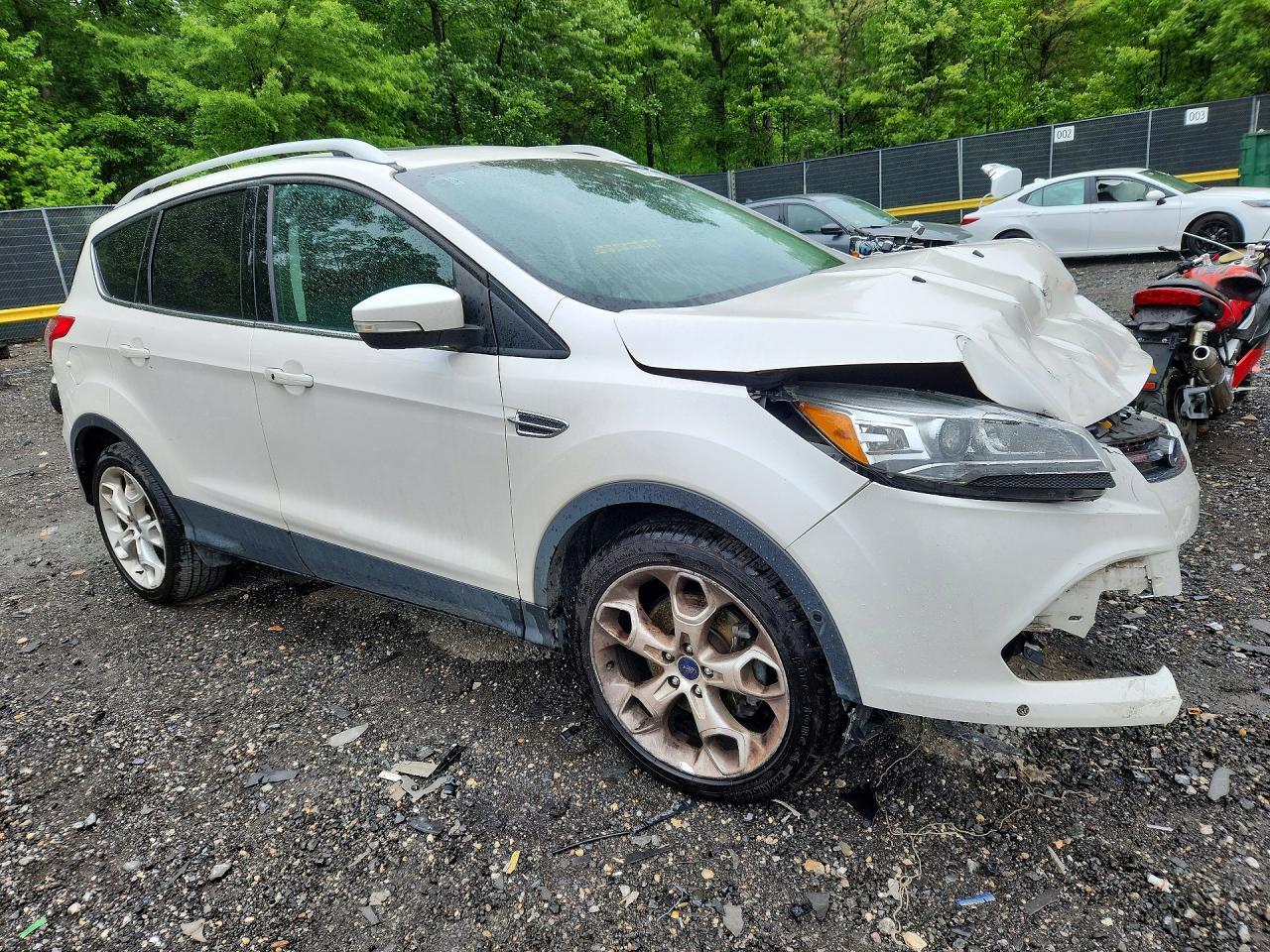 2014 Ford Escape Titanium - zdjęcie 4