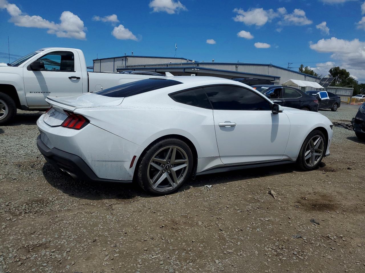 2024 Ford Mustang - zdjęcie 3