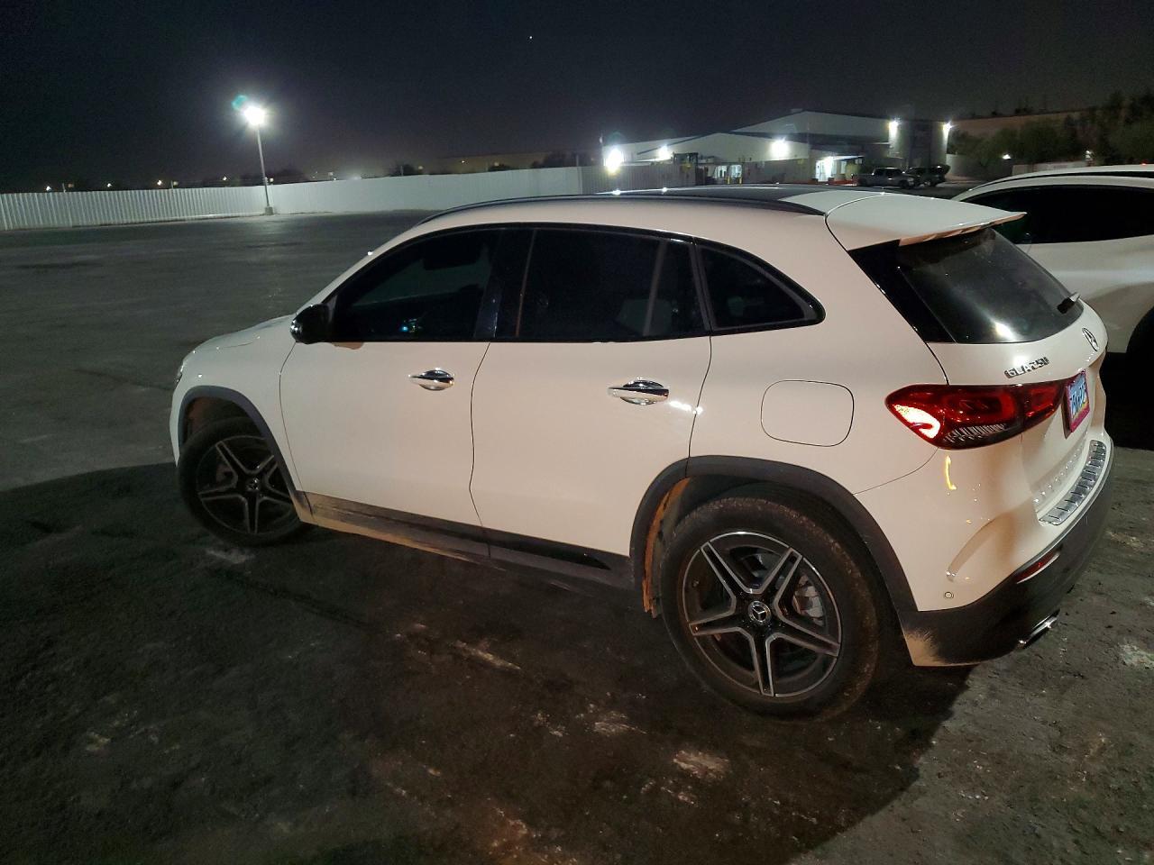 2021 Mercedes-Benz Gla 250 - zdjęcie 2