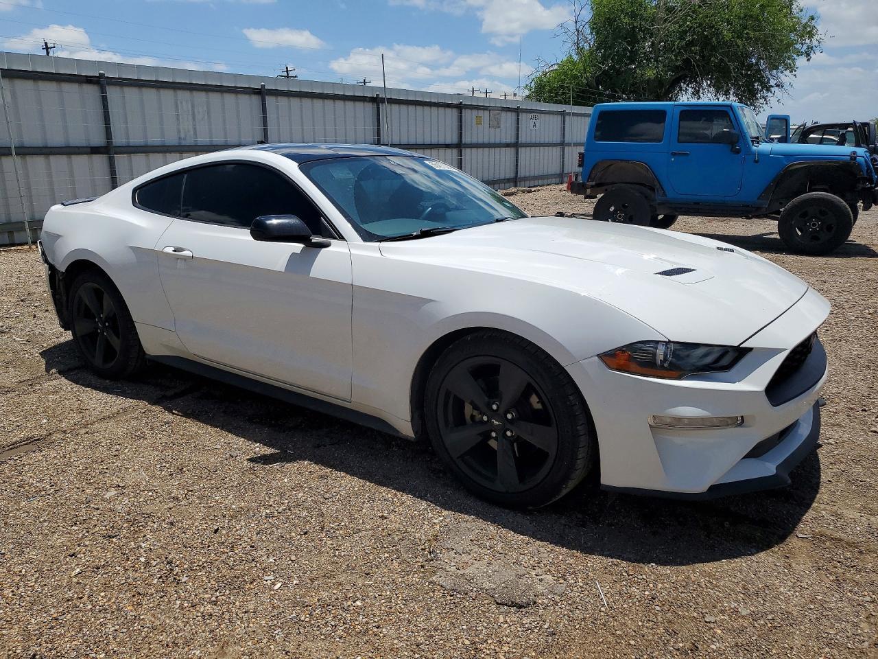 2021 Ford Mustang - zdjęcie 4