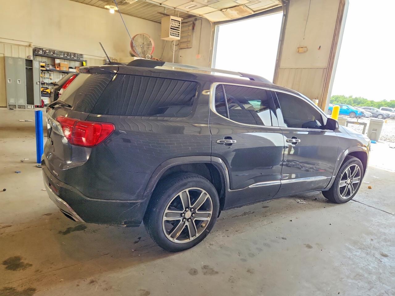 2018 GMC Acadia Denali - zdjęcie 3