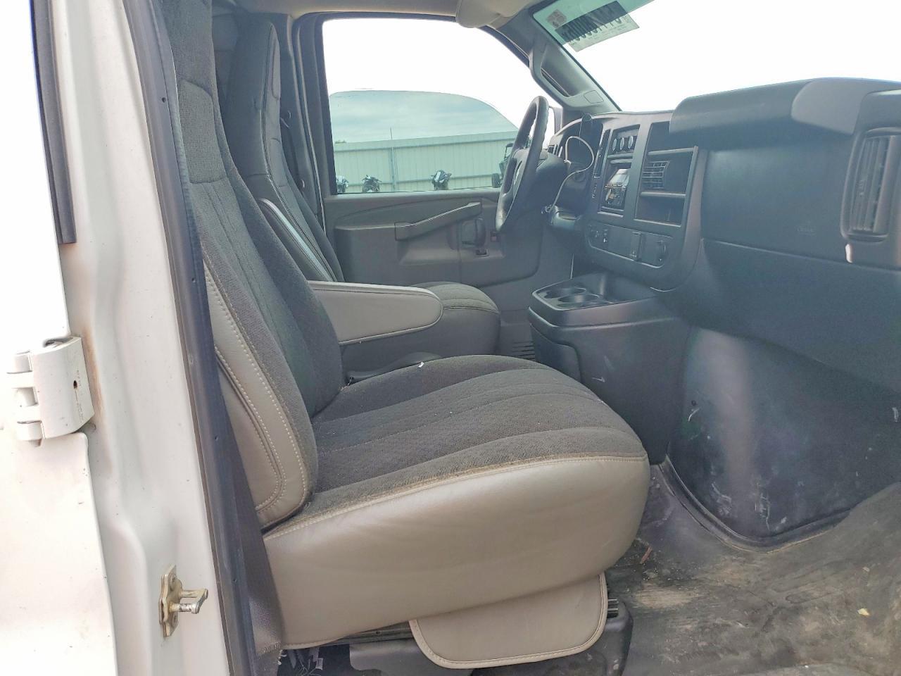 2020 Chevrolet Express G2500 - zdjęcie 11