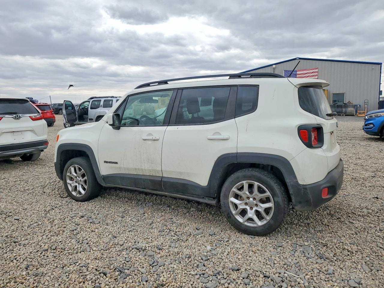 2015 Jeep Renegade Latitude - zdjęcie 2
