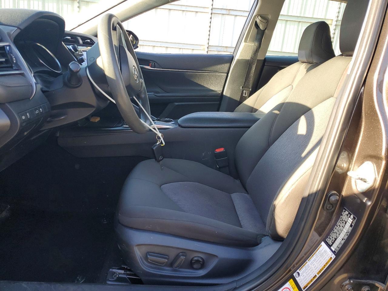 2018 Toyota Camry Le - zdjęcie 7