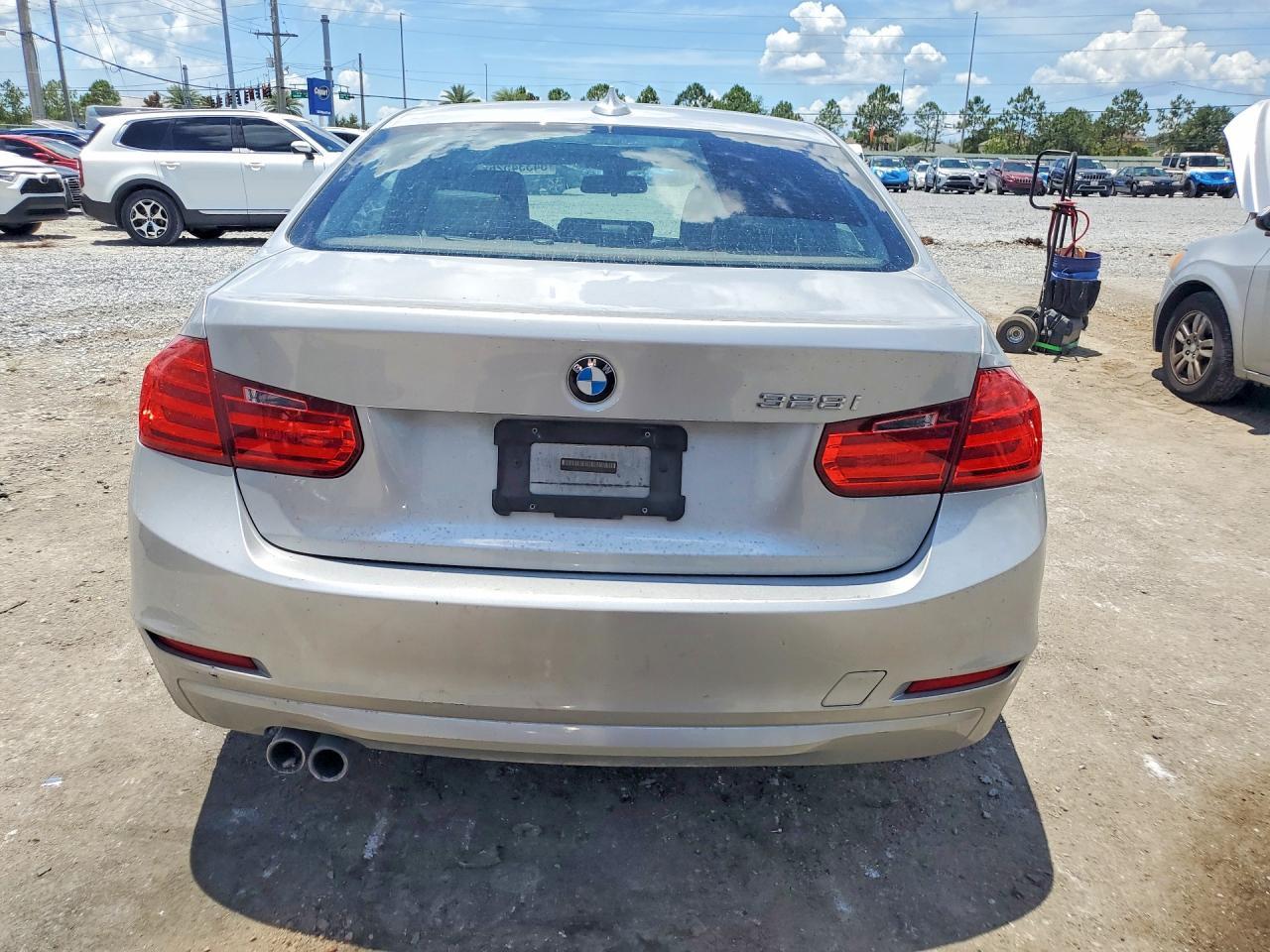 2015 BMW 328 I - zdjęcie 6