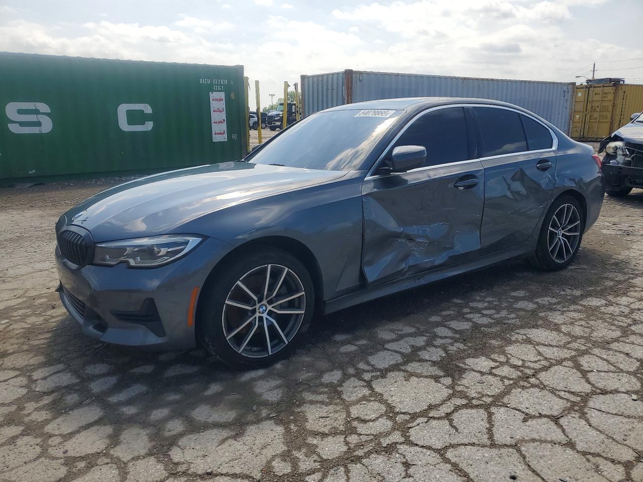 2021 BMW Seria 3 330i - zdjęcie główne