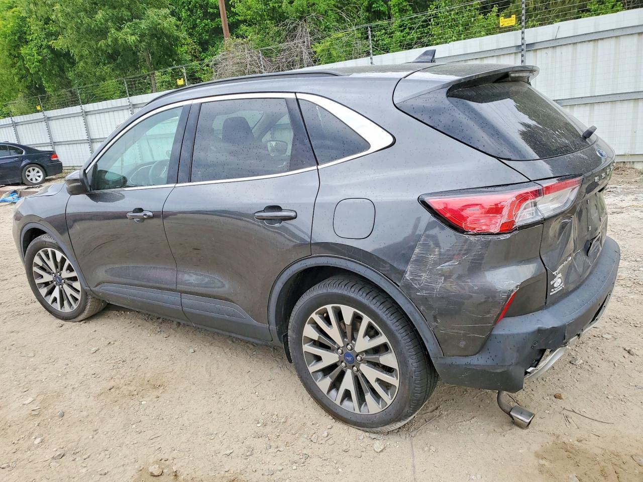 2020 Ford Escape Titanium - zdjęcie 2