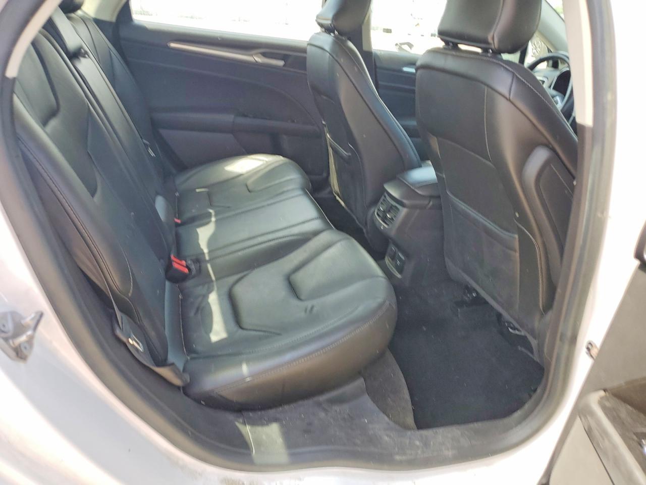 2015 Ford Fusion Titanium - zdjęcie 10