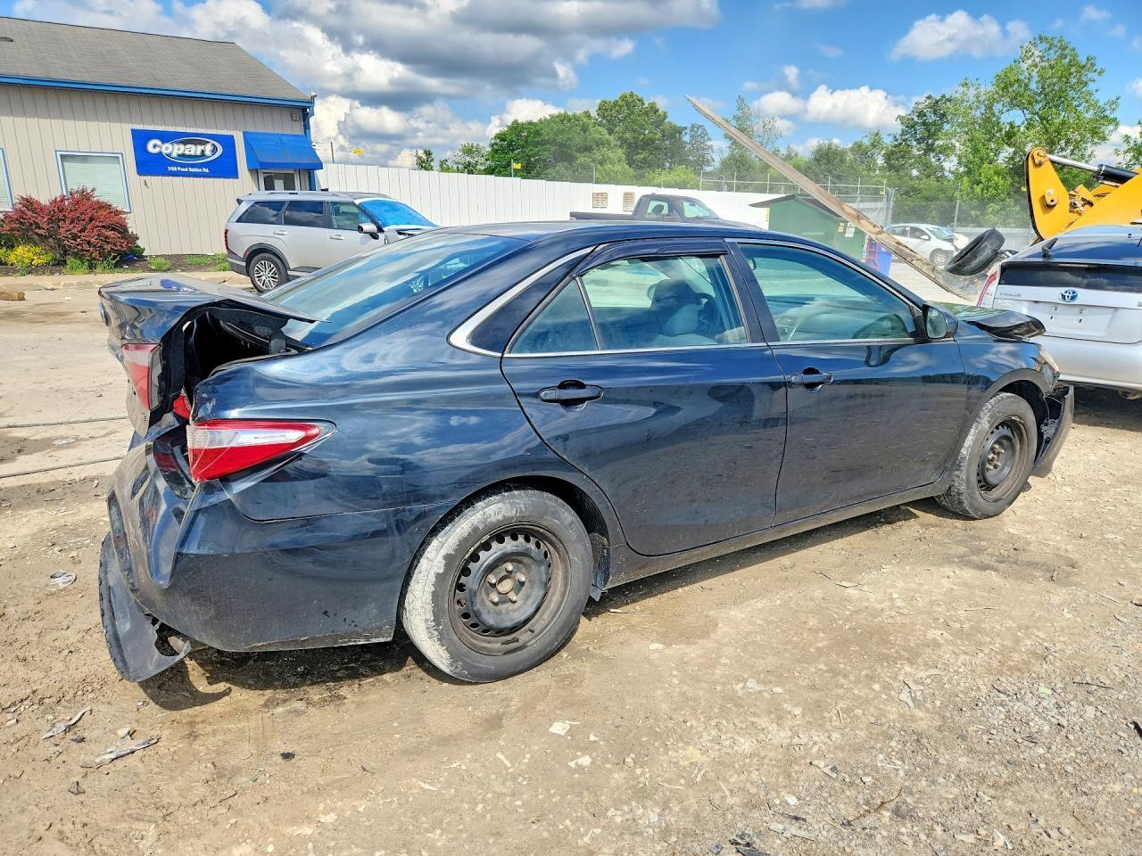 2017 Toyota Camry Le - zdjęcie 3