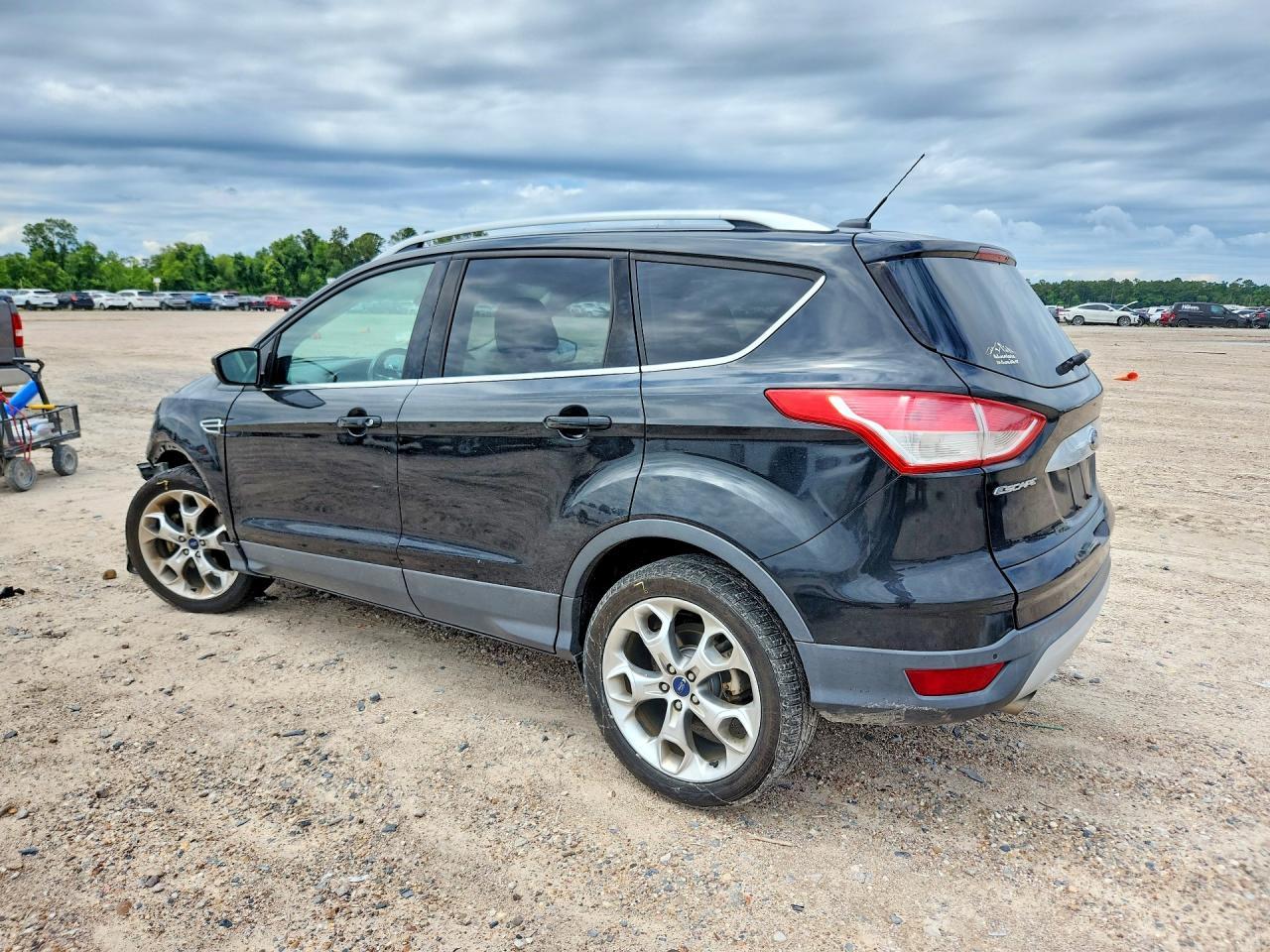2015 Ford Escape Titanium - zdjęcie 2