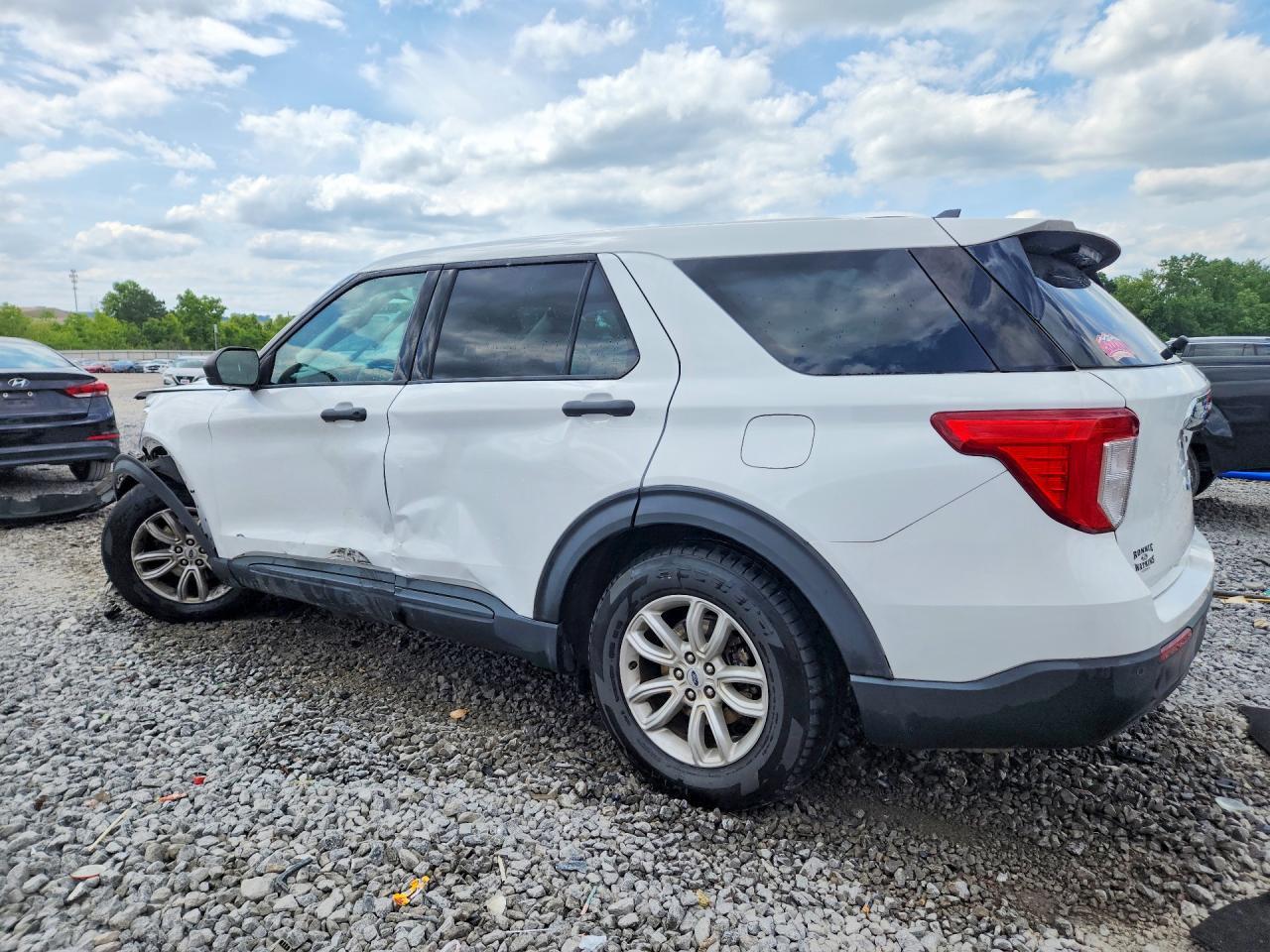 2021 Ford Explorer - zdjęcie 2