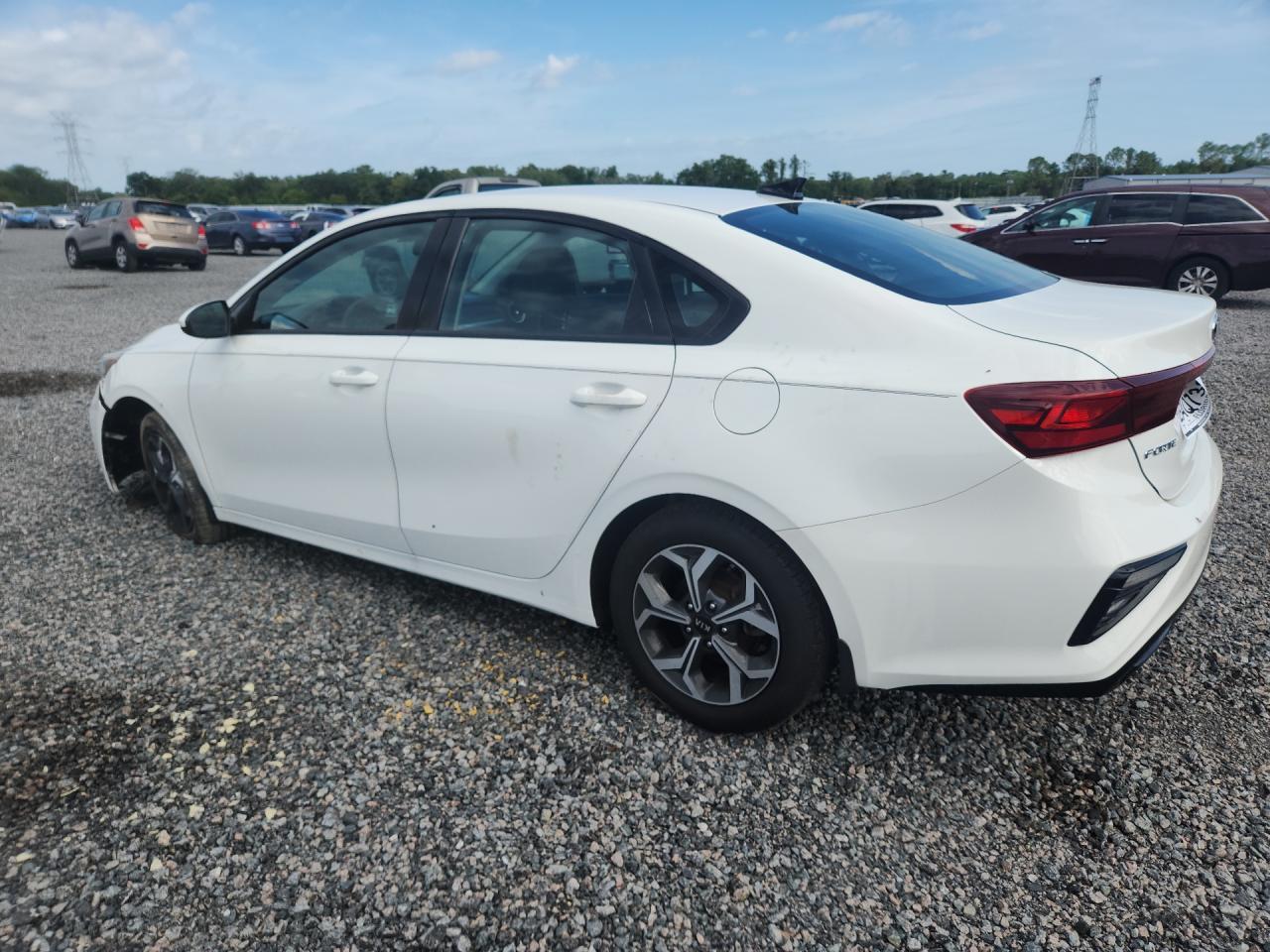 2021 Kia Forte Lxs - zdjęcie 2