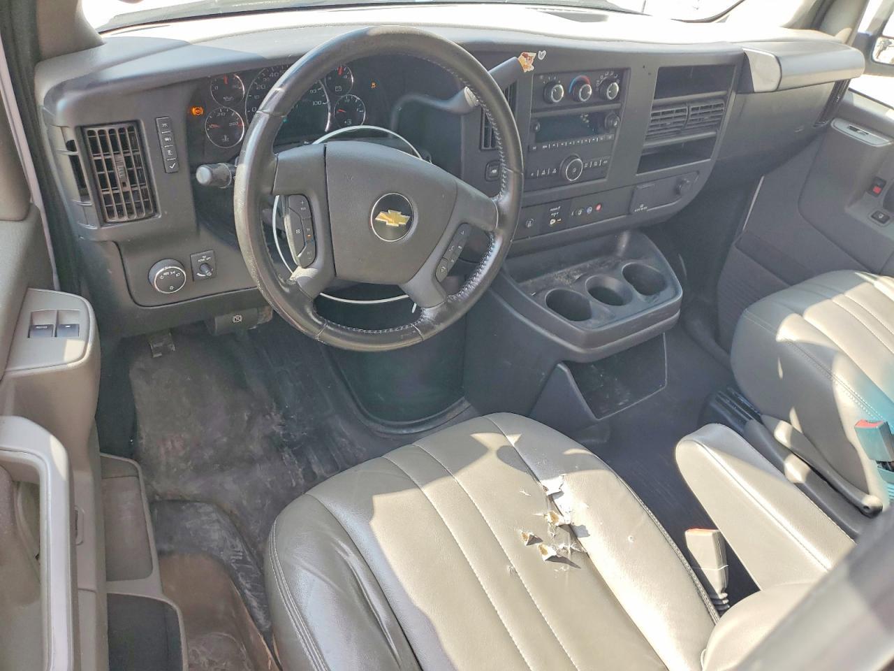 2020 Chevrolet Express G2500 - zdjęcie 8