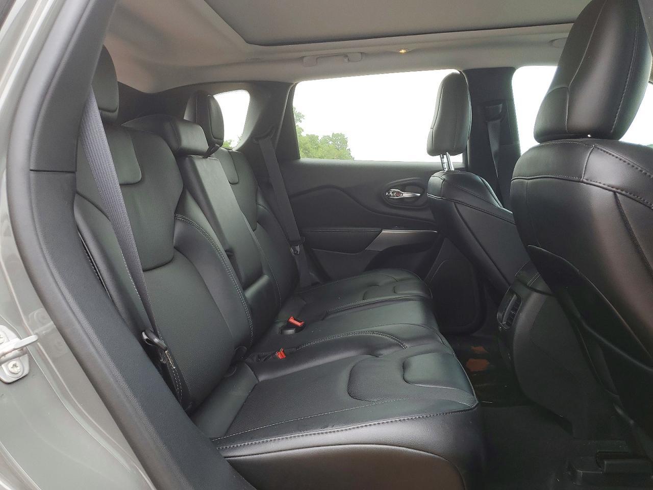 2022 Jeep Cherokee Latitude Lux - zdjęcie 11