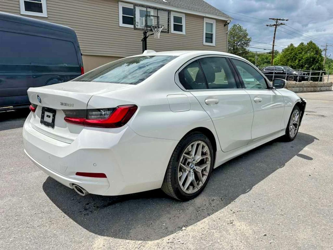 2026 BMW 330I - zdjęcie 3