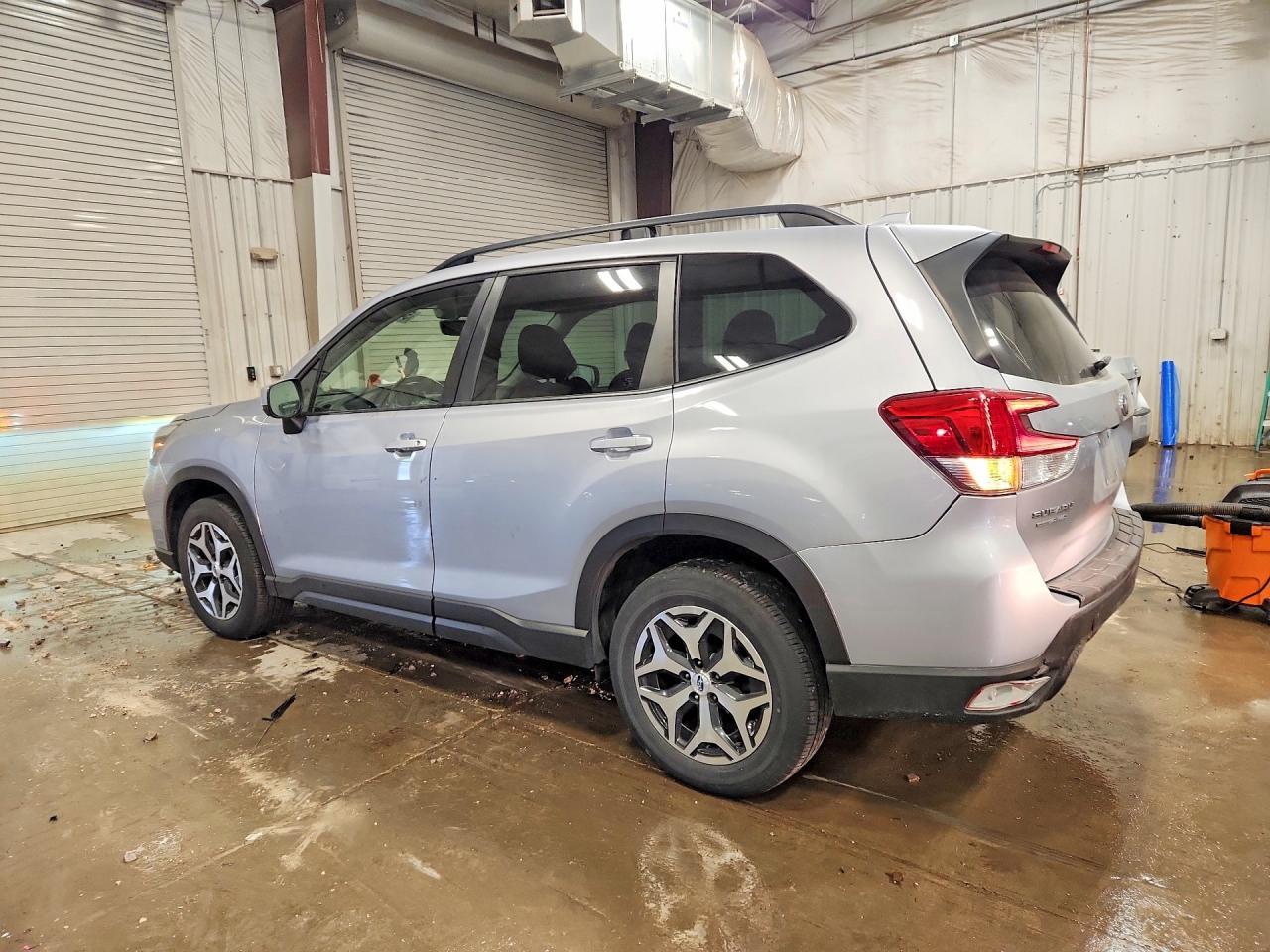 2021 Subaru Forester Premium - zdjęcie 2