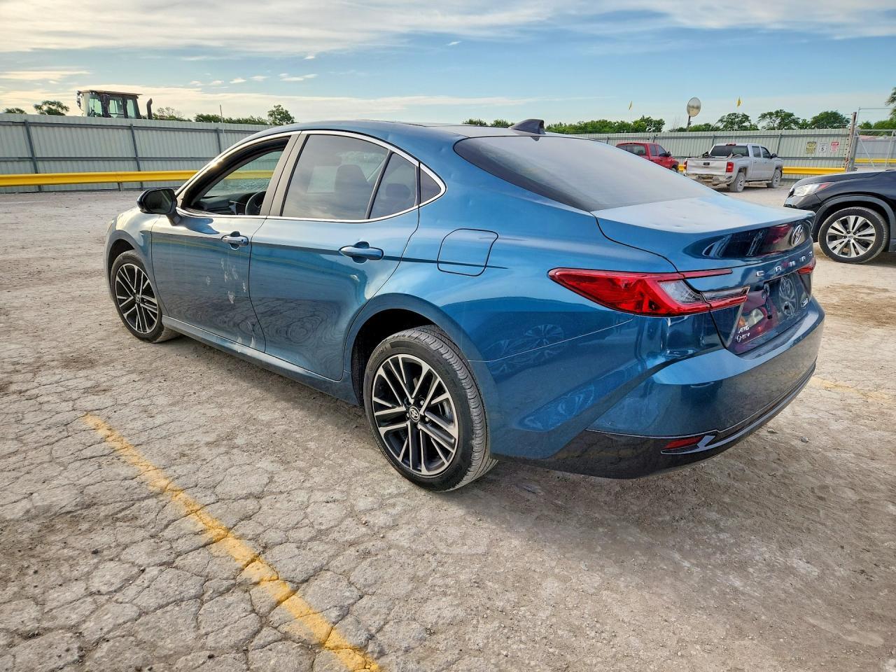 2025 Toyota Camry Xle - zdjęcie 2