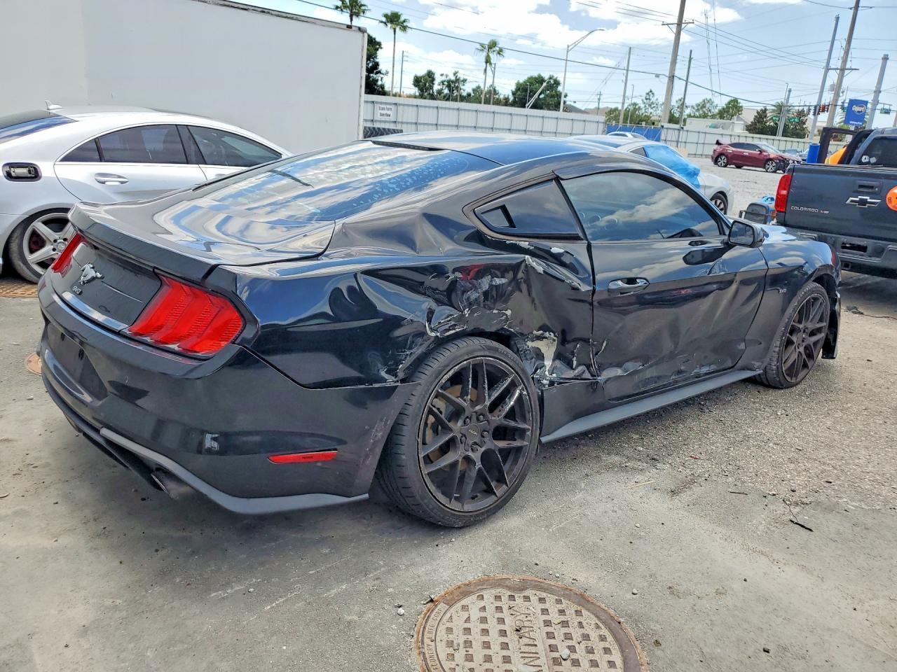 2018 Ford Mustang - zdjęcie 3