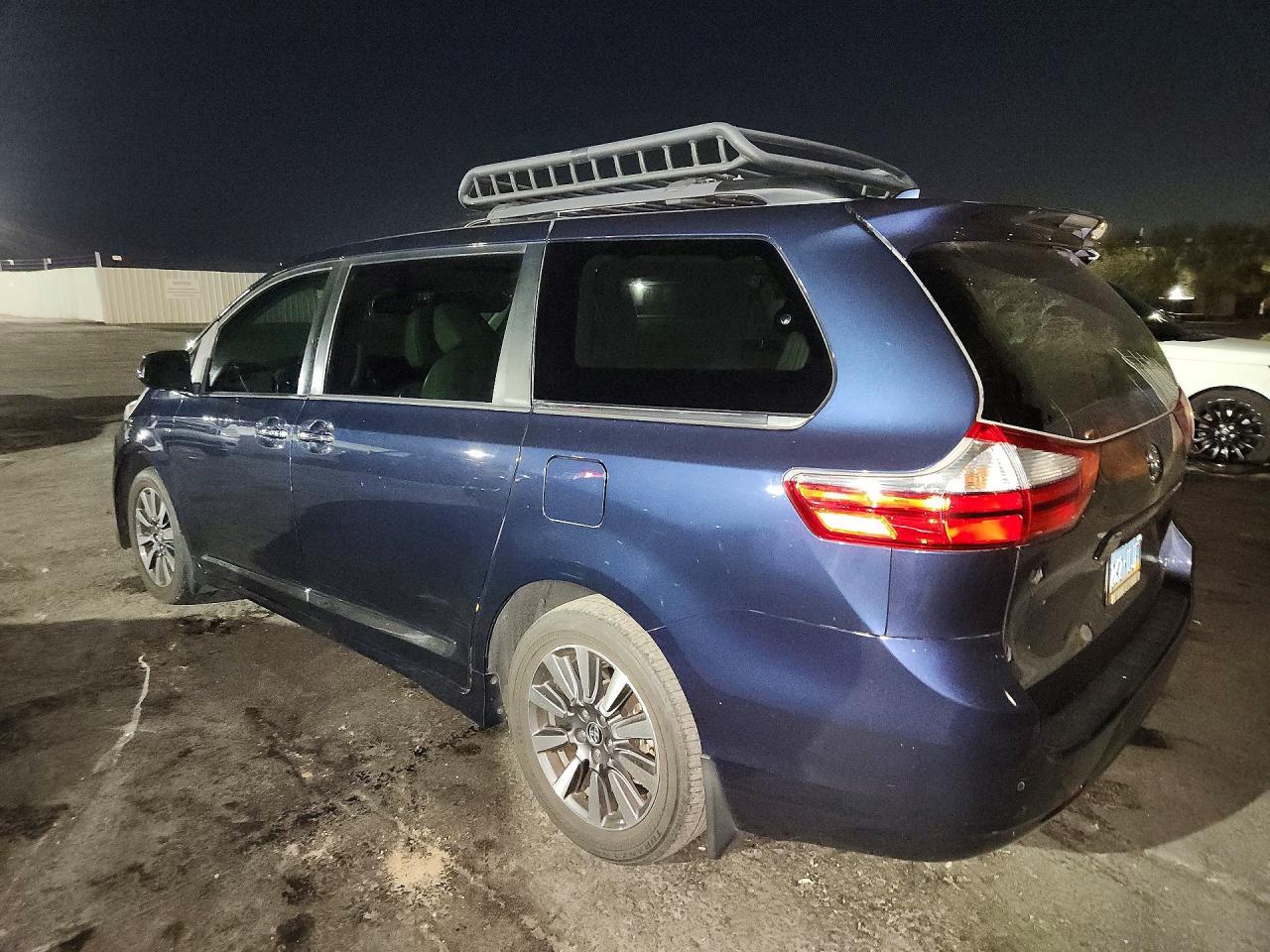 2013 Toyota Sienna - zdjęcie 2