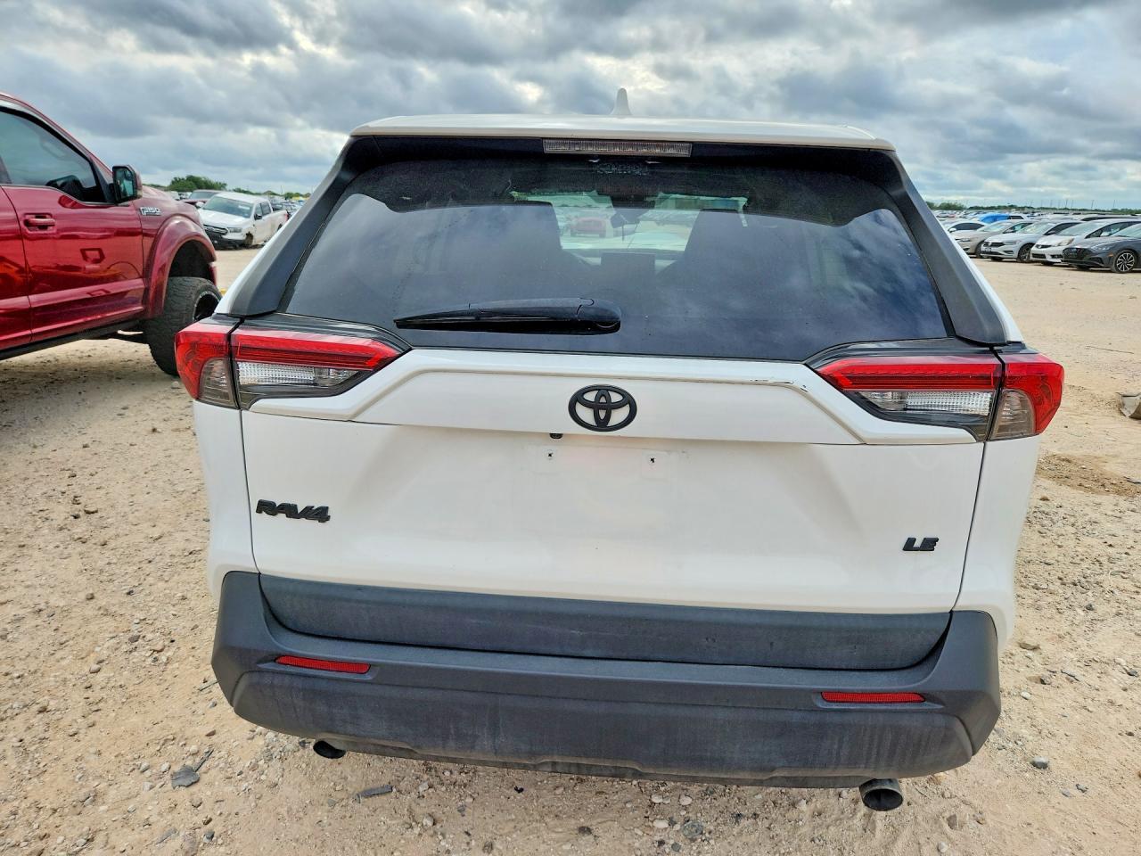 2022 Toyota Rav4 Le - zdjęcie 6