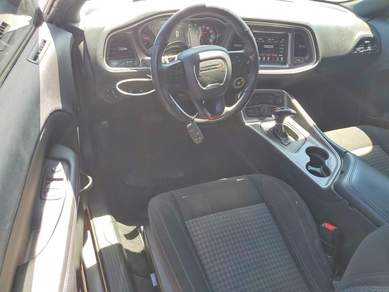 2022 Dodge Challenger Sxt - zdjęcie 8