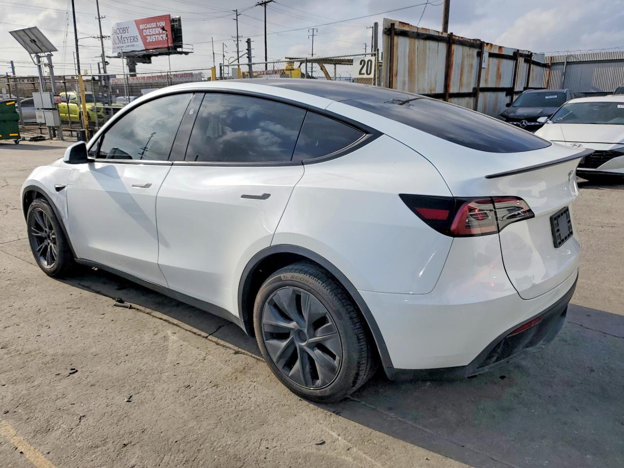 2024 Tesla Model Y - zdjęcie 2