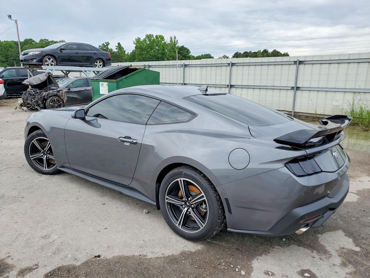 2025 Ford Mustang - zdjęcie 2