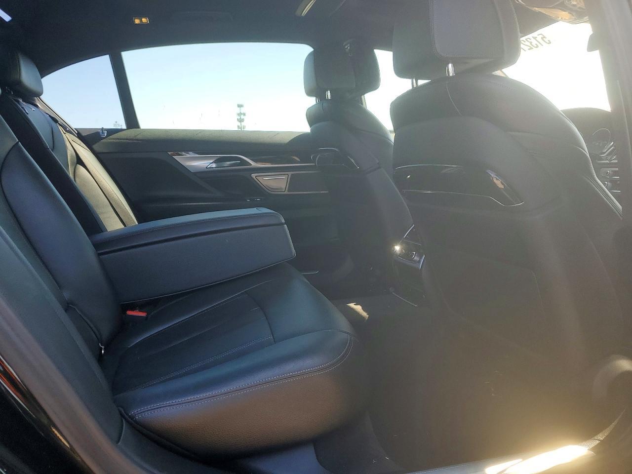 2019 BMW 740 - zdjęcie 10