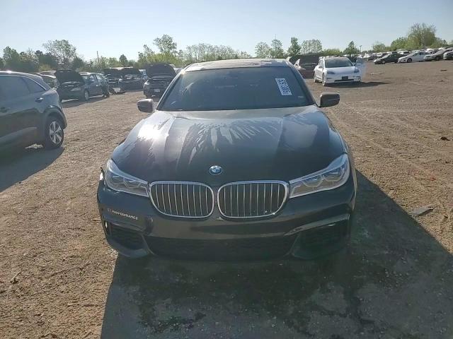 2016 BMW 750 Xi - zdjęcie 13