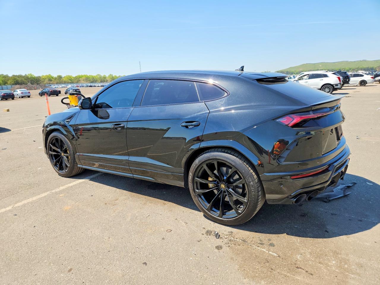 2019 Lamborghini Urus - zdjęcie 2