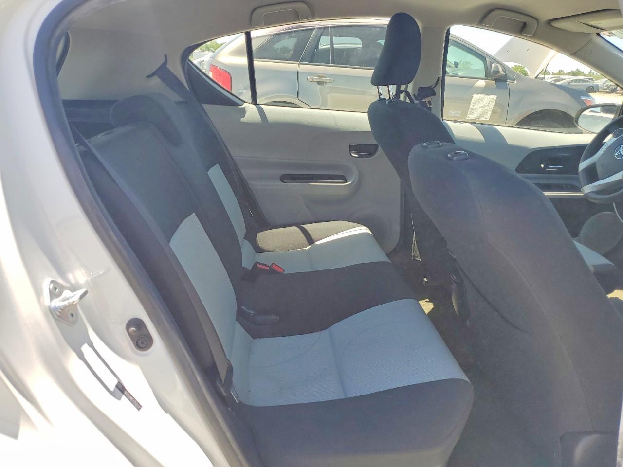 2014 Toyota Prius C Two - zdjęcie 10