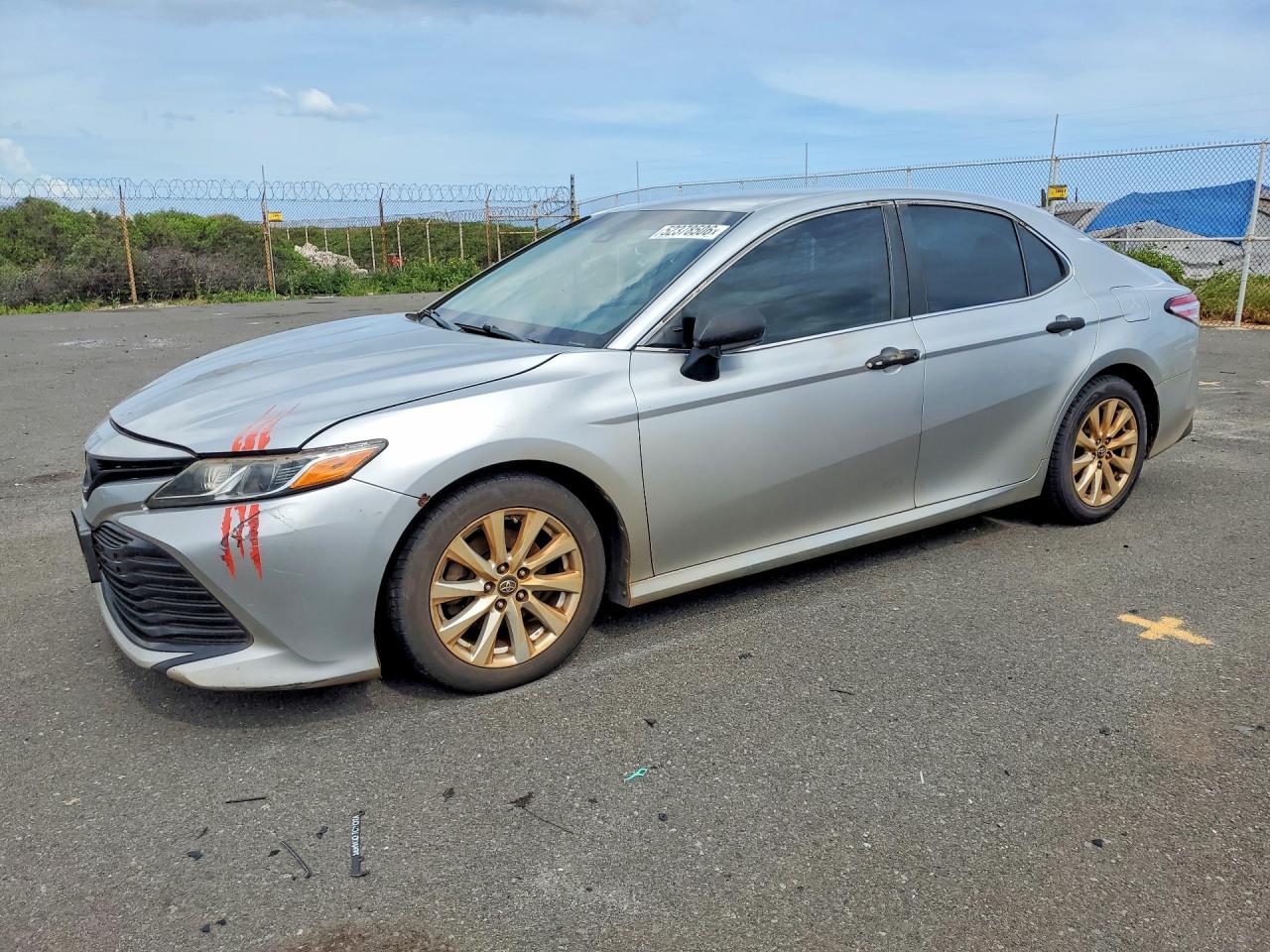 2018 Toyota Camry L - zdjęcie główne