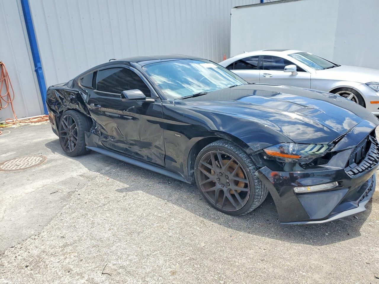 2018 Ford Mustang - zdjęcie 4