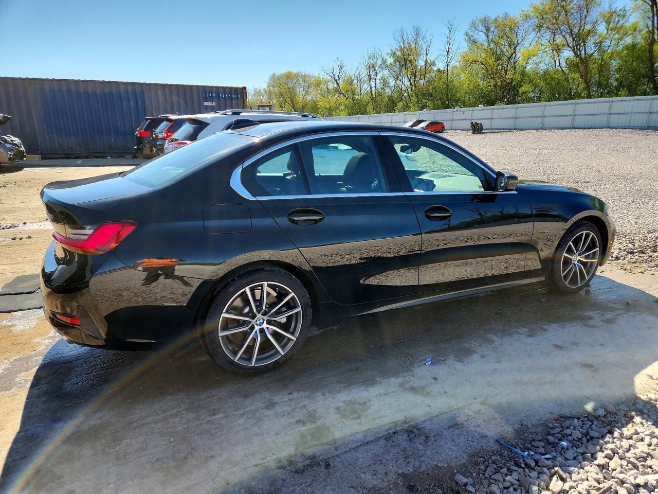 2021 BMW 330Xi - zdjęcie 3