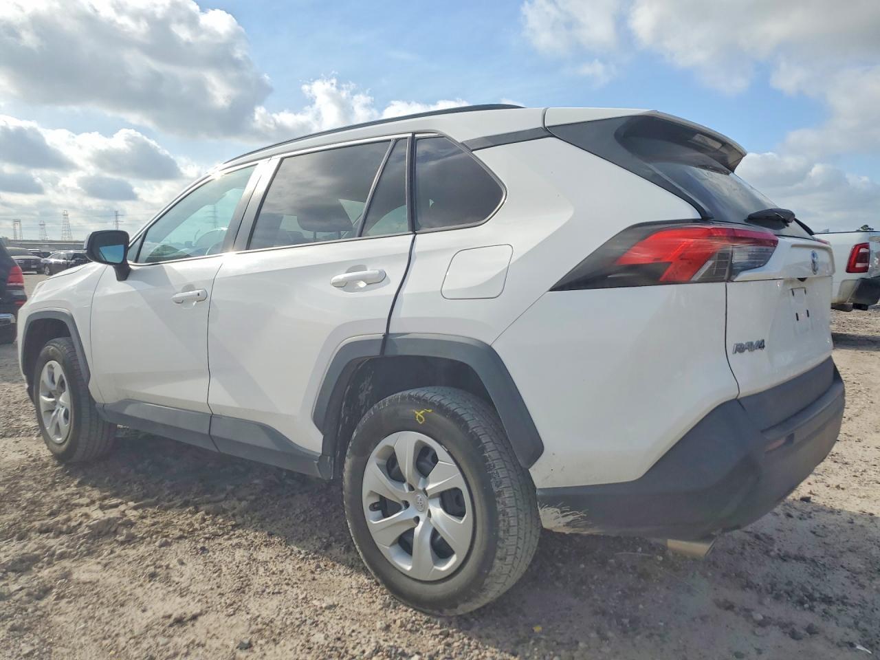 2020 Toyota Rav4 Le - zdjęcie 2