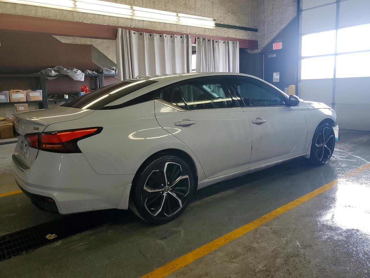 2023 Nissan Altima Sr - zdjęcie 3