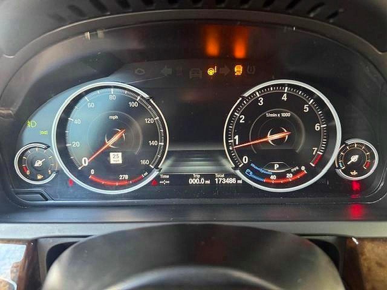2015 BMW 750 Xi - zdjęcie 9